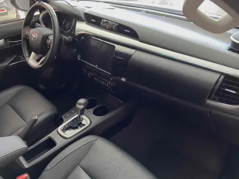 HILUX 2.8 D-4D TURBO DIESEL CD SRX PLUS 4X4 AUTOMÁTICO