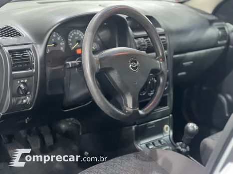 ASTRA 2.0 MPFI Advantage Sedan 8V