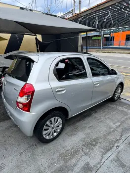 Étios X 1.3 manual