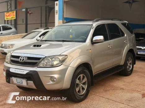 Toyota Hilux SW4 SRV D4-D 4x4 3.0 TDI Dies. Aut 4 portas