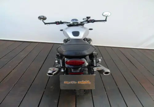 TRIUMPH STREET TWIN