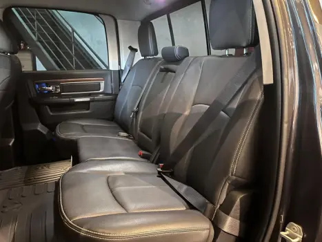 Classic 5.7 V8 32V 4P HEMI LARAMIE NIGHT EDITION AUTOMÁTICO