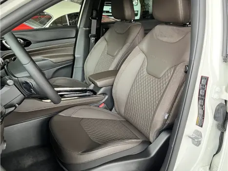 COMMANDER 2.0 HURRICANE 4 TURBO GASOLINA OVERLAND AT9