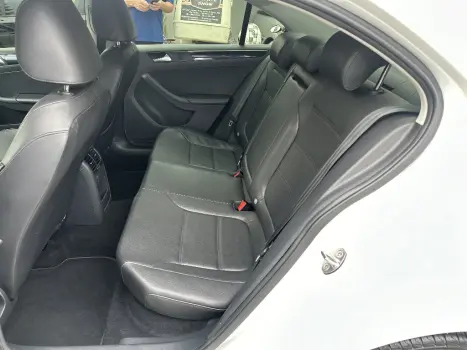 JETTA 2.0 TSI HIGHLINE 211CV GASOLINA 4P TIPTRONIC