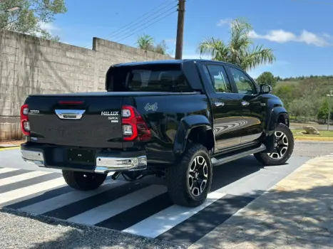 HILUX 2.8 D-4D TURBO DIESEL CD SRX PLUS 4X4 AUTOMÁTICO