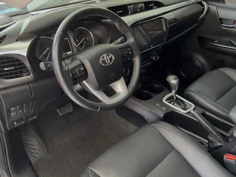 HILUX 2.8 D-4D TURBO DIESEL CD SRX PLUS 4X4 AUTOMÁTICO