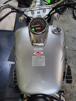 SHADOW 750