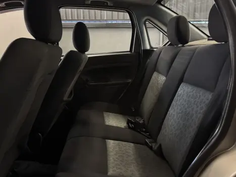 Fiesta 1.6 Rocam Sedan 8V Flex 4P Manual