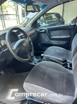 ASTRA 2.0 MPFI Elegance Sedan 8V