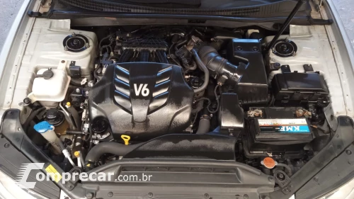 AZERA 3.3 MPFI GLS Sedan V6 24V