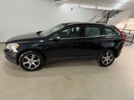 Volvo XC 60 2.0 T5  5p 4 portas