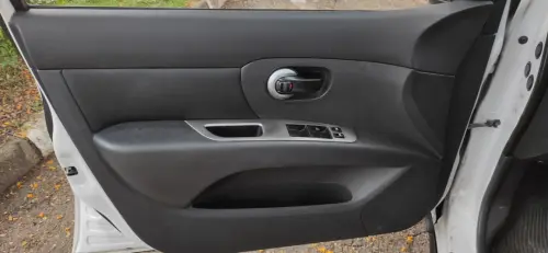 LIVINA 1.6 SL X-gear 16V