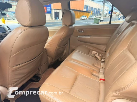 Hilux SW4 SRV D4-D 4x4 3.0 TDI Dies. Aut