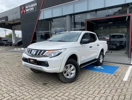 Mitsubishi L200 TRITON 2.4 16V Turbo GLS CD 4X4 4 portas