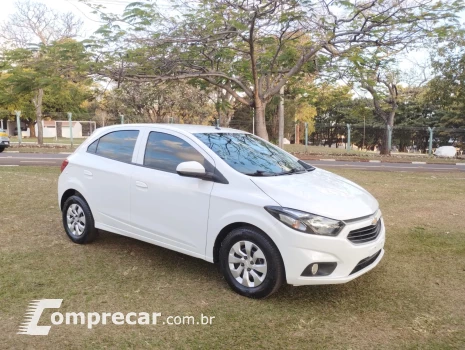 CHEVROLET ONIX 1.0 LT 4 portas