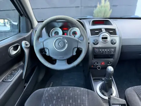 MEGANE 1.6 Dynamique Grand Tour 16V