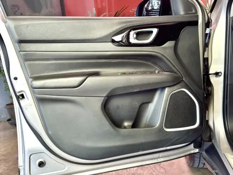 COMMANDER 1.3 T270 TURBO FLEX LIMITED AT6