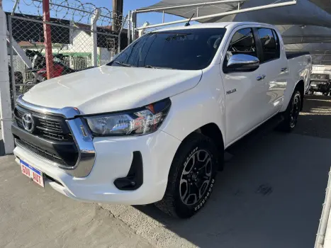 Toyota Hilux Caminhonete 2.8 16V SRV 4X4 DIESEL CABINE DUPLA AUTOMÁ 4 portas