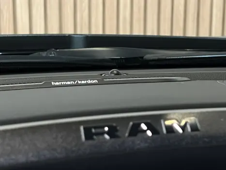 1500 5.7 V8 GASOLINA REBEL CD 4X4 AUTOMÁTICO