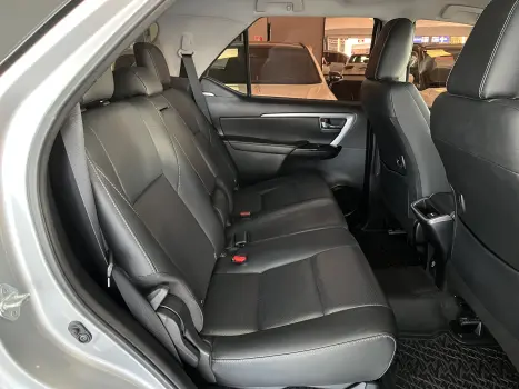 HILUX SW4 2.8 D-4d Turbo SRX 7L 4X4