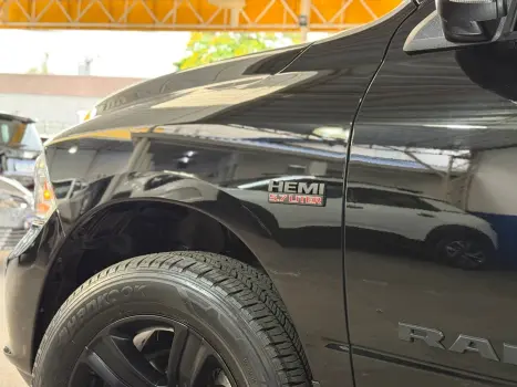 CLASSIC LARAMIE NIGHT ED. 5.7 4X4 Aut.