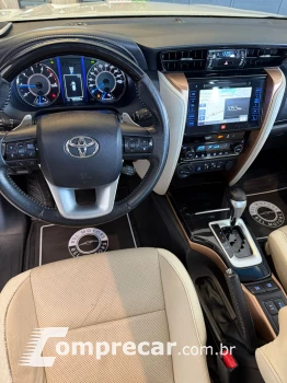 HILUX SW4 2.8 D-4d Turbo Diamond 7L 4X4