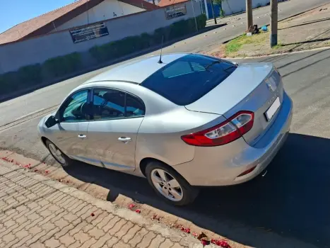 Fluence 2.0 Dynamique 16V Flex 4P Manual