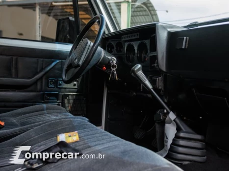 D20 - 4.0 CUSTOM DE LUXE CS 8V TURBO 2P MANUAL