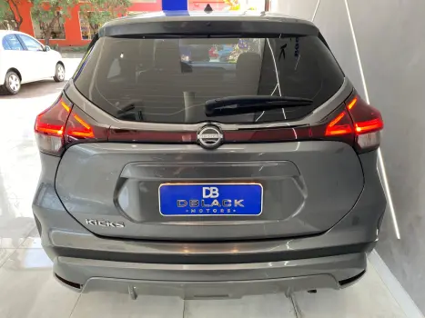 KICKS Active 1.6 16V Flex Aut.