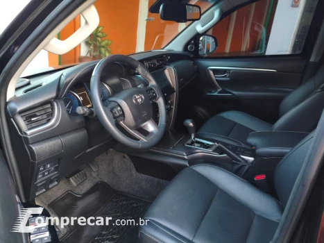 Hilux SW4 2.8 4P SRX 4X4 7 LUGARES TURBO DIESEL AUTOMÁTICO