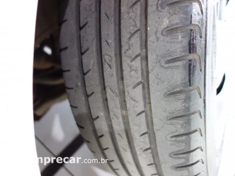 PRISMA - 1.4 MPFI LT 8V 4P MANUAL