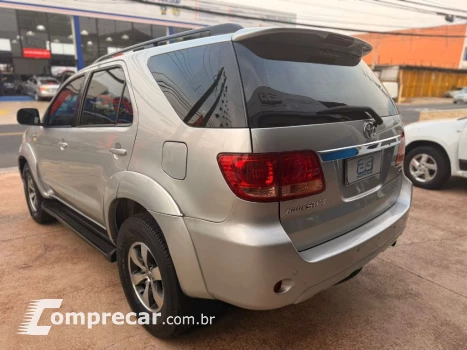 Hilux SW4 SRV D4-D 4x4 3.0 TDI Dies. Aut