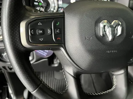 1500 5.7 V8 GASOLINA REBEL CD 4X4 AUTOMÁTICO