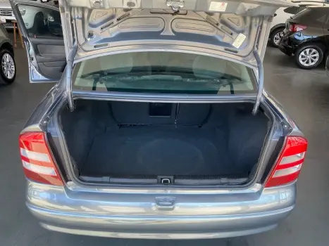 ASTRA 1.8 MPFI Millenium II Sedan 8V