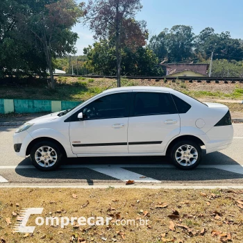 FIESTA 1.6 MPI Class Sedan 8V