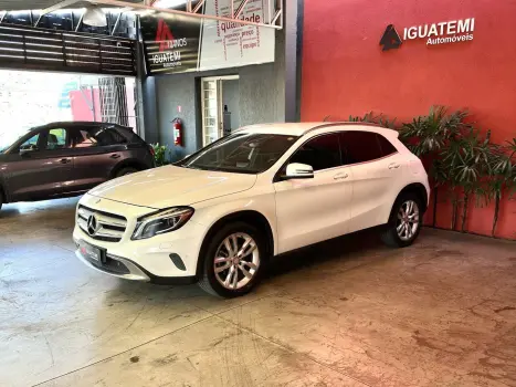 Mercedes-Benz GLA 200 1.6 CGI ADVANCE 16V TURBO FLEX 4P AUTOMÁTICO 4 portas
