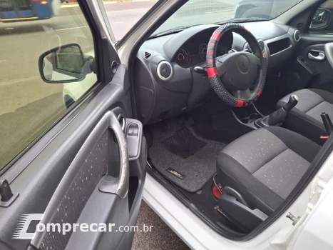 LOGAN 1.0 12V SCE Expression