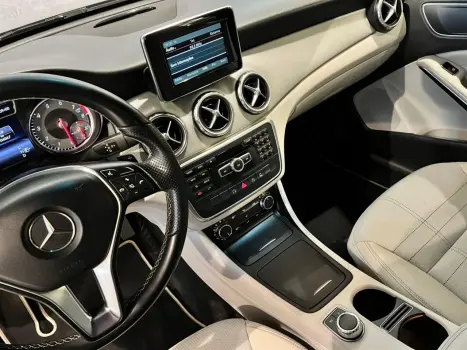 GLA 200 1.6 16V 4P CGI ADVANCE TURBO AUTOMÁTICO