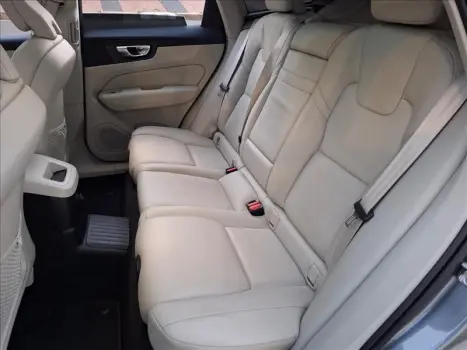 XC60 2.0 T8 Hybrid Momentum AWD Geartronic