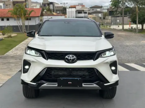 HILUX SW4 2.8 D-4D TURBO DIESEL DIAMOND 7L 4X4 AUTOMÁTICO