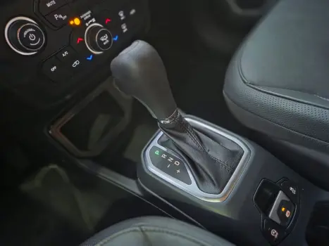 Renegade Longitude 1.8 4x2 Flex 16V Aut.