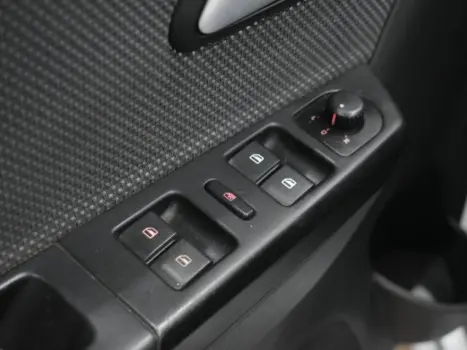 FOX - 1.6 MI 8V 4P MANUAL