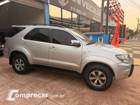 Hilux SW4 SRV D4-D 4x4 3.0 TDI Dies. Aut