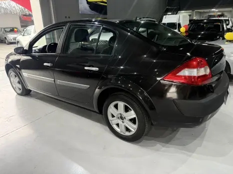 MEGANE 2.0 DYNAMIQUE SEDAN 16V GASOLINA 4P AUTOMÁTICO