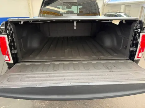 CLASSIC LARAMIE NIGHT ED. 5.7 4X4 Aut.