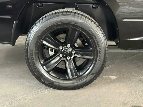 CLASSIC LARAMIE NIGHT ED. 5.7 4X4 Aut.