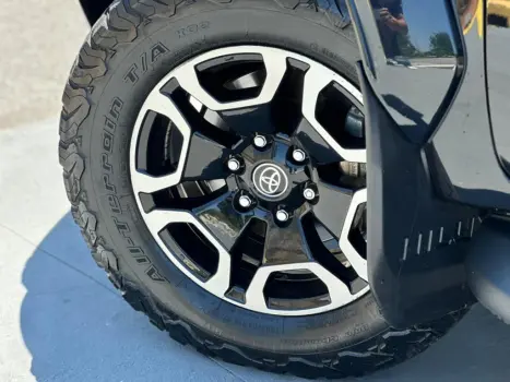 HILUX 2.8 D-4D TURBO DIESEL CD SRX PLUS 4X4 AUTOMÁTICO