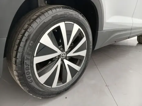 TAOS 1.4 250 TSI TOTAL FLEX HIGHLINE AUTOMÁTICO