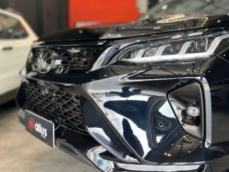 HILUX SW4 - 2.8 D-4D TURBO SRX 7L 4X4 AUTOMÁTICO