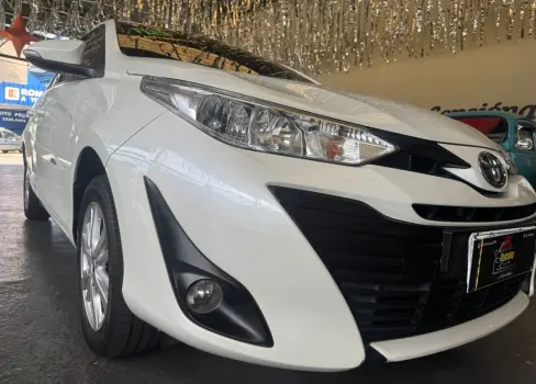 Toyota YARIS 1.5 16V Sedan XS Connect 4 portas
